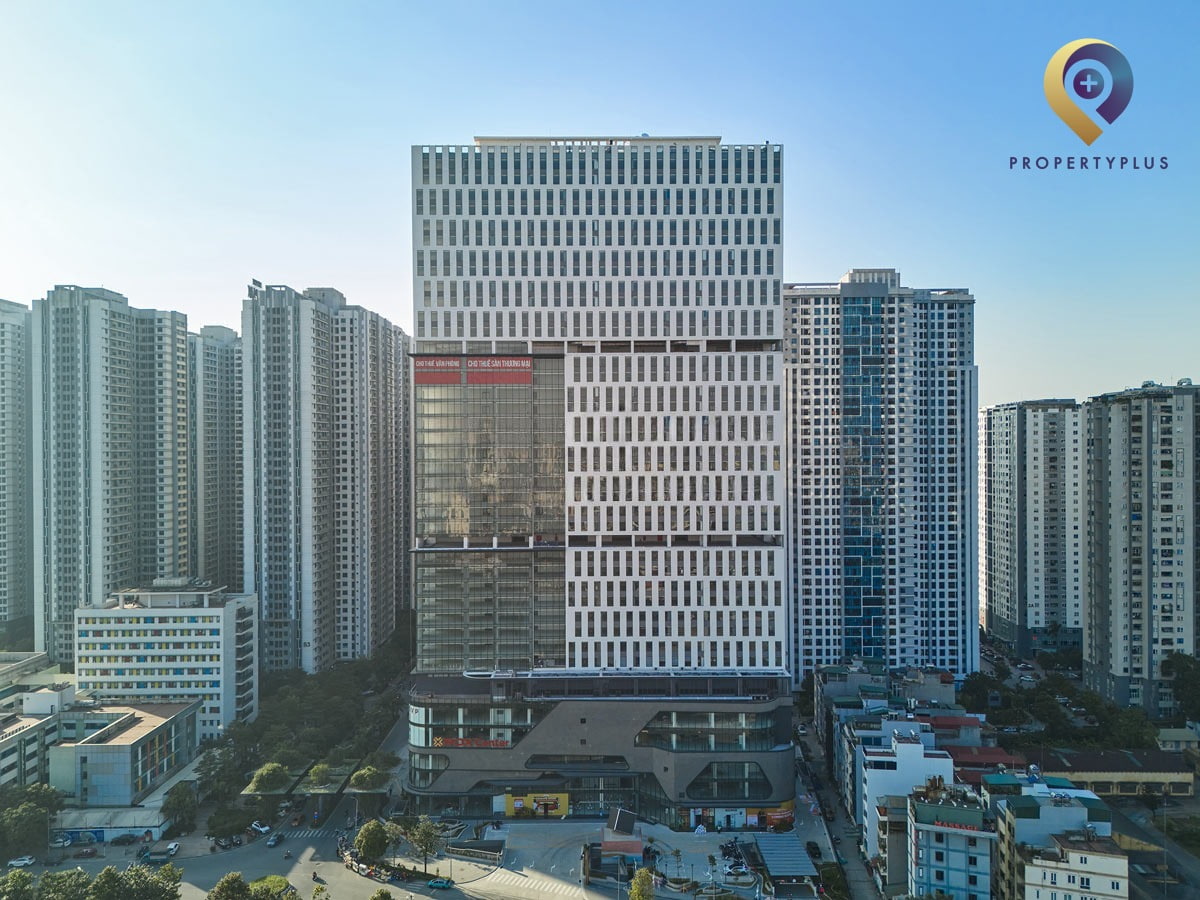 Tòa nhà văn phòng Rox-Tower nhìn từ xa tại khu đô thị Goldmark City do Property Plus giới thiệu